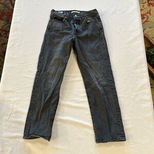 Levi’s Premium Wedgie Straight women’s jeans size 26 EUC